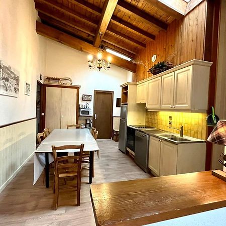 Nice And Bright Apartment In Комблу Екстер'єр фото
