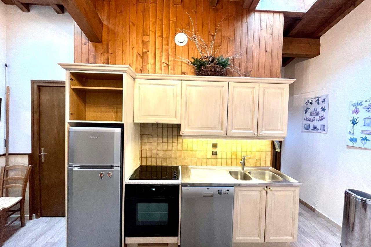 Nice And Bright Apartment In Комблу Екстер'єр фото