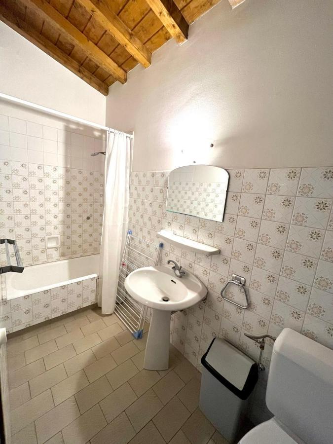 Nice And Bright Apartment In Комблу Екстер'єр фото