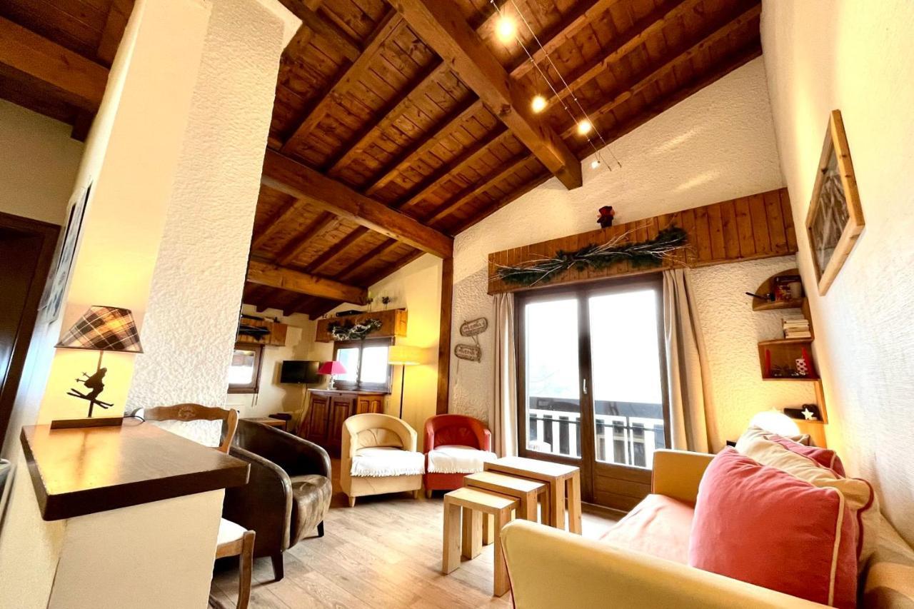 Nice And Bright Apartment In Комблу Екстер'єр фото